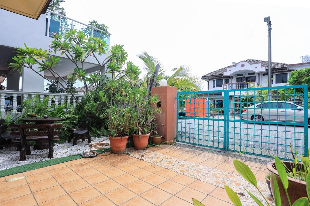 Oyo Home 90229, 3 Little Birds Homestay 4Bhk Malacca Eksteriør bilde