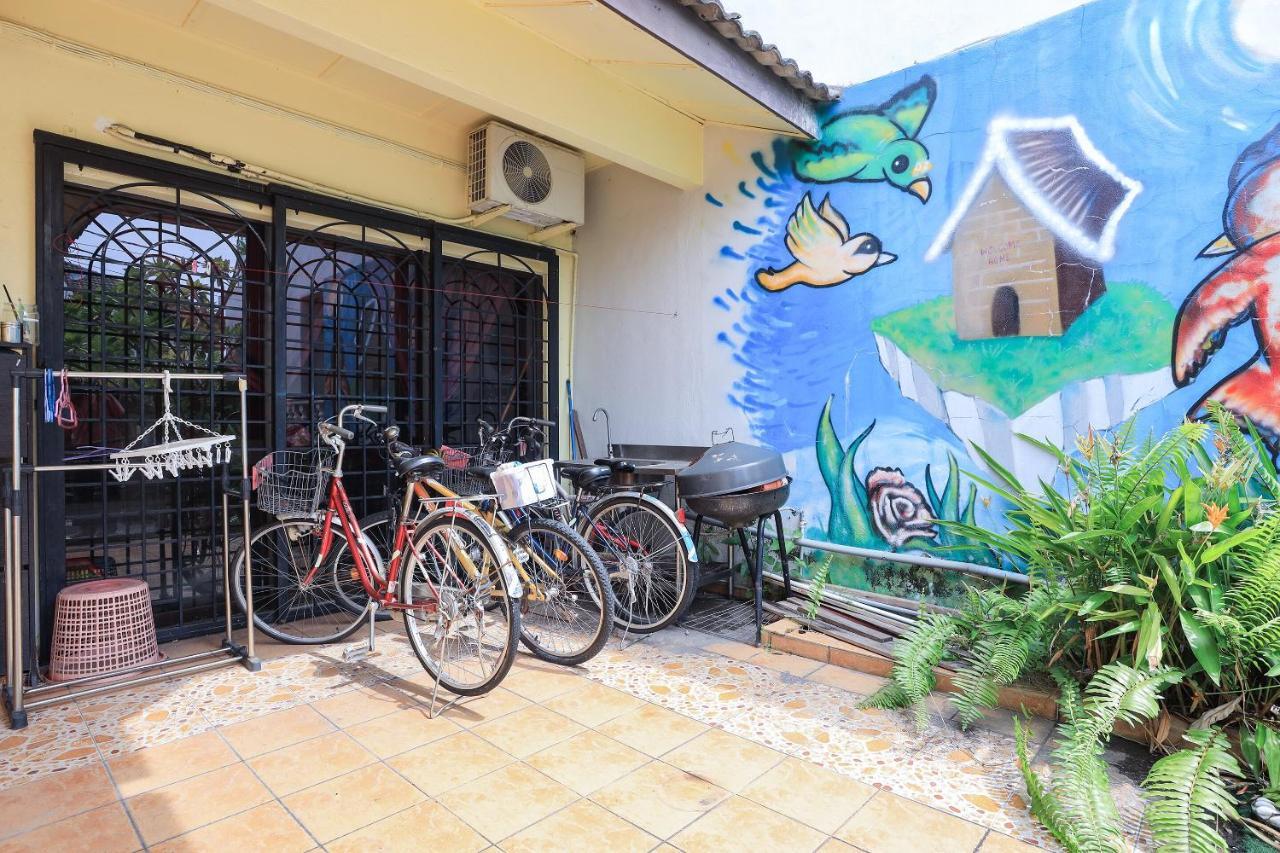 Oyo Home 90229, 3 Little Birds Homestay 4Bhk Malacca Eksteriør bilde