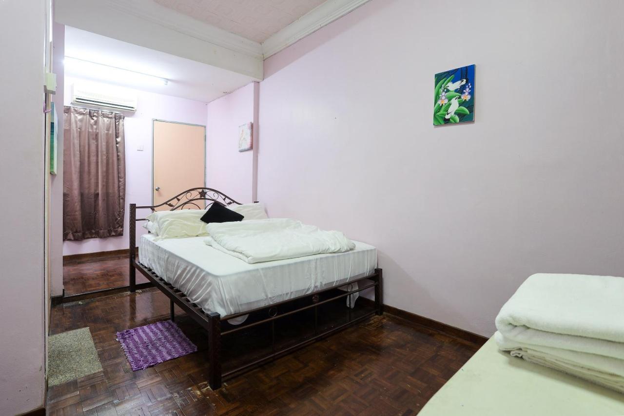 Oyo Home 90229, 3 Little Birds Homestay 4Bhk Malacca Eksteriør bilde