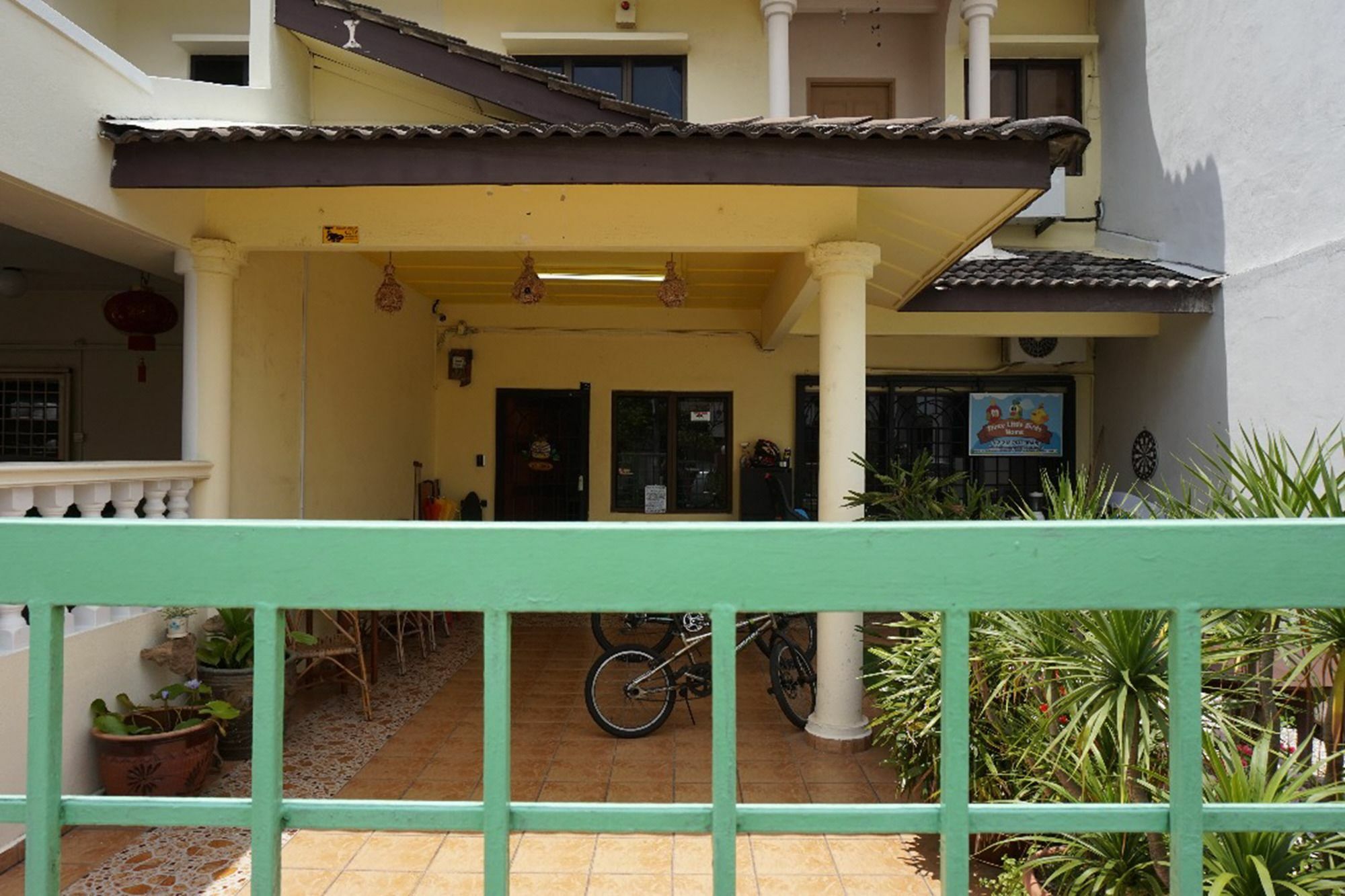 Oyo Home 90229, 3 Little Birds Homestay 4Bhk Malacca Eksteriør bilde